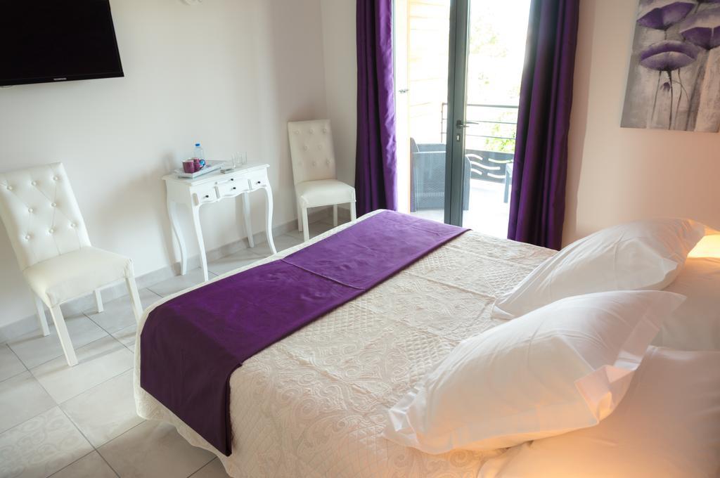 Bed and Breakfast Le Clos De L'Olivade Saint-Just  Номер фото